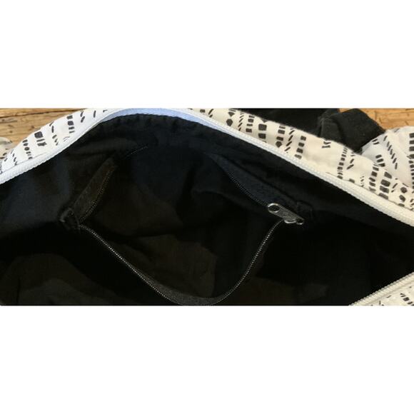 Volcom Black White Saddle bag - Picture 7 of 9